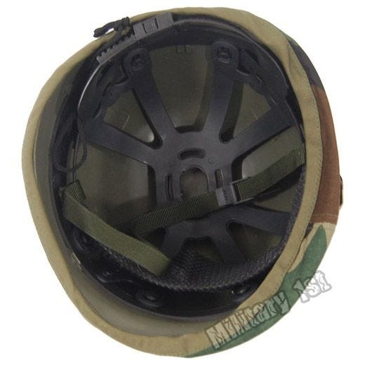 MFH Casque en plastique avec revêtement en tissu Woodland